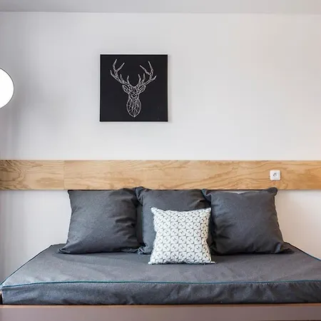 Varet Apartment *